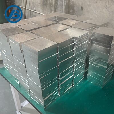 Resistenza alla trazione 200MPa Foglio di lega di magnesio offrendo densità 18gcm3 e durezza HB90-110 Perfetto per componenti aerospaziali